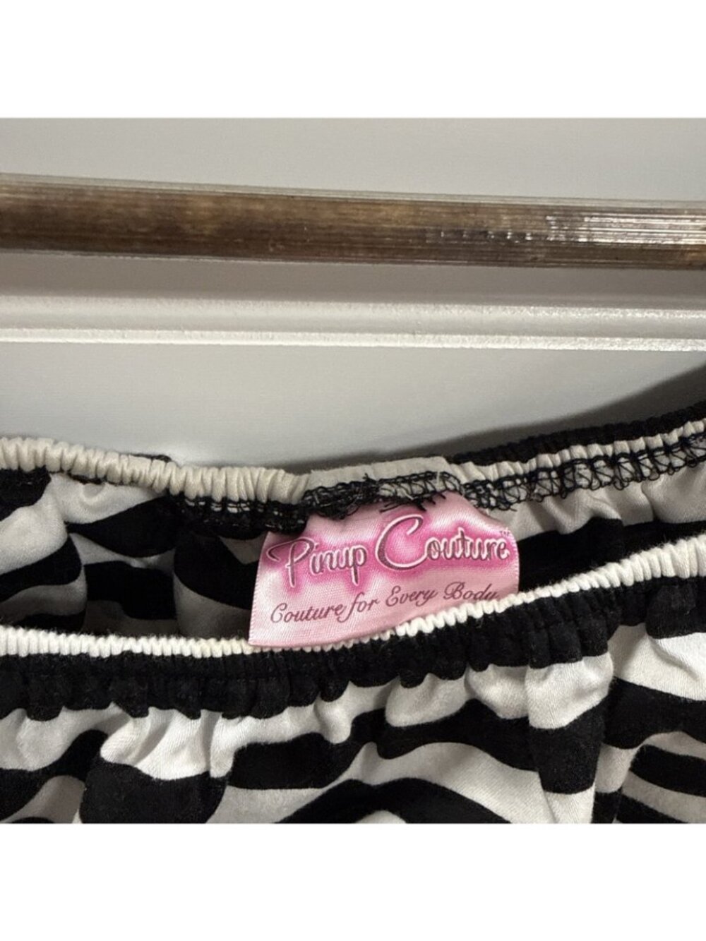 Pinup Girl Clothing PUG Pinup Couture Womens Striped Black White Peasant Top L - Picture 3 of 5